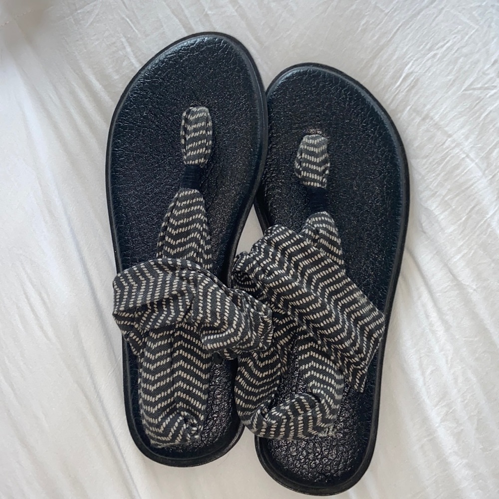 Women’s wrap around sandal.